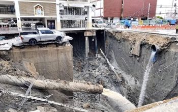 Jalan di Bangkok Ambles, Sinkhole Raksasa Gegerkan Distrik Dusit