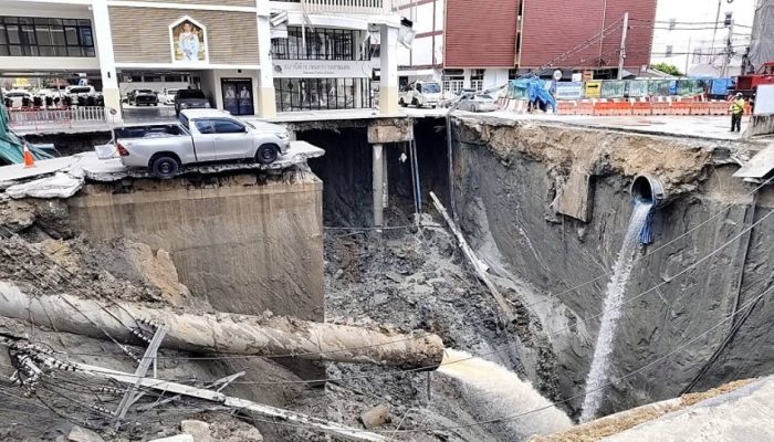 Jalan di Bangkok Ambles, Sinkhole Raksasa Gegerkan Distrik Dusit